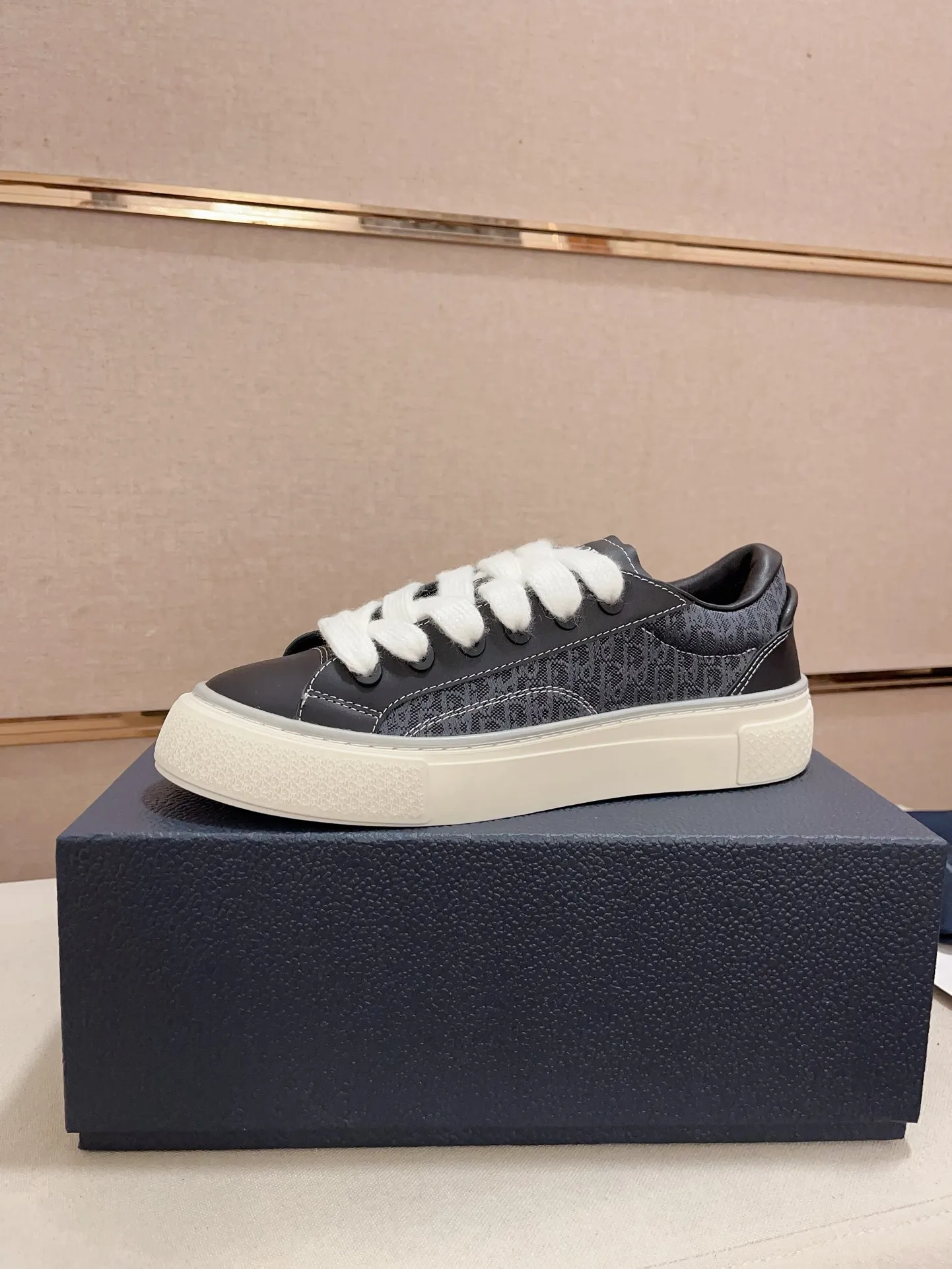 Men's shoes 💰: 640💰[Dior·Dior] Top 🔍Couple model💏🔍New casual sports style couple shoes, new four-season design, perfect workmanship, lace-up lazy style to create wardrobe quality, upper: imported first-layer cowhide, sheepskin lining is soft and comfortable, ultra-light TPU wear-resistant outsole, simple, versatile fashion men's shoes, excellent color code number 35--44